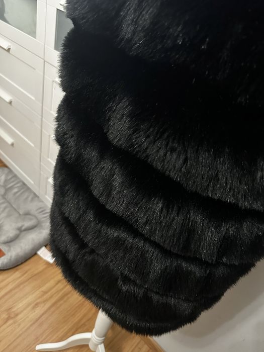 Czarny kożuszek bezrękawnik