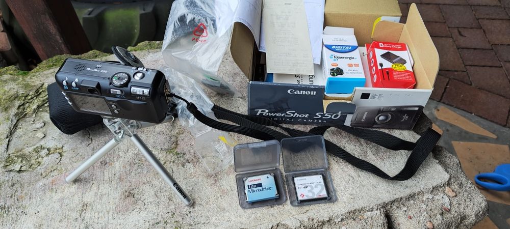 Canon PowerShot S50.