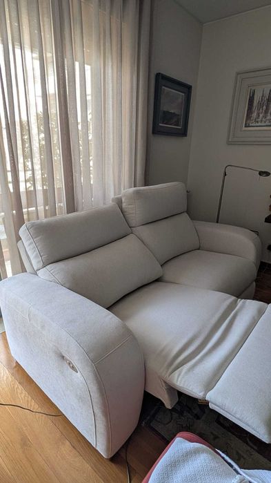 Sofá Estofado de 3 Lugares com Relax Elétrico