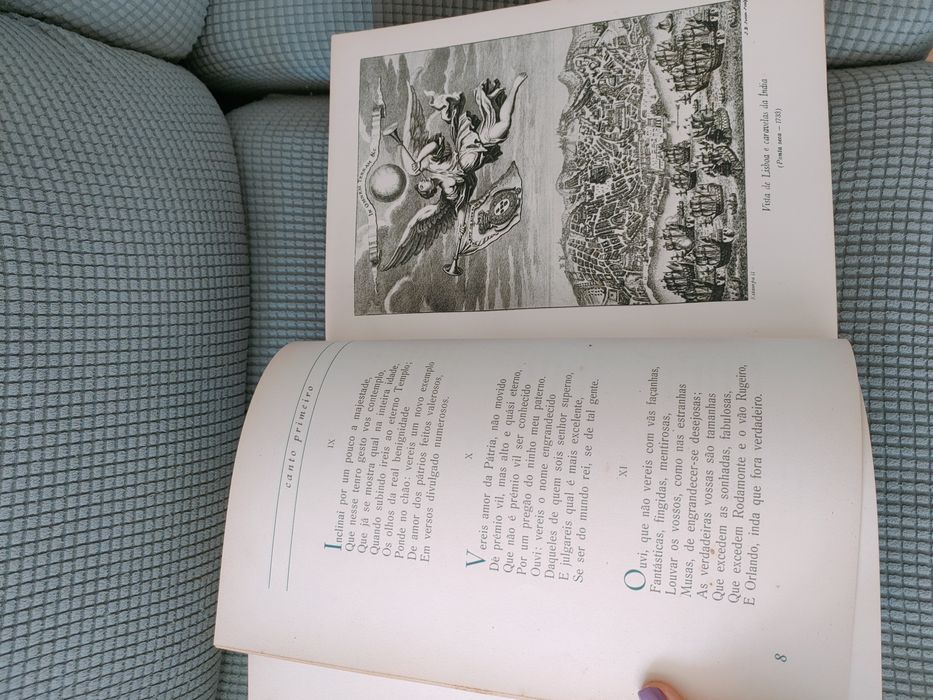 Livro "Os Lusíadas" de Luís Vaz de Camões