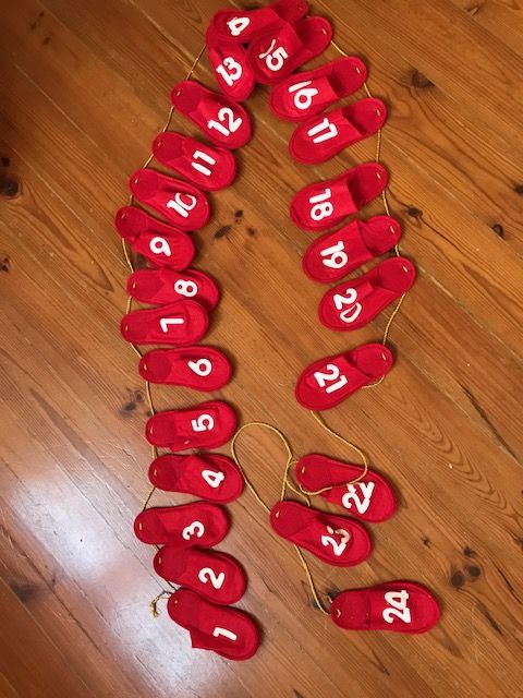 NATAL Calendário de advento. Grinalda. Pai natal. Enfeites