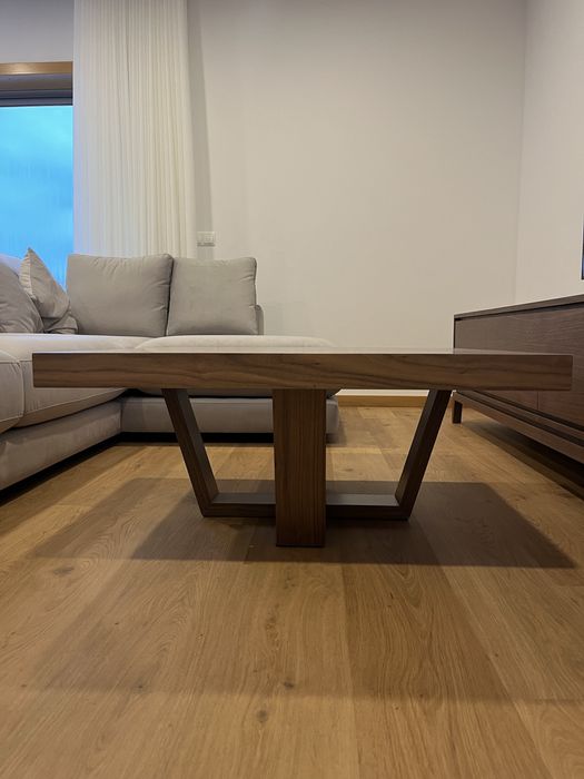 Mesa de apoio em nogueira