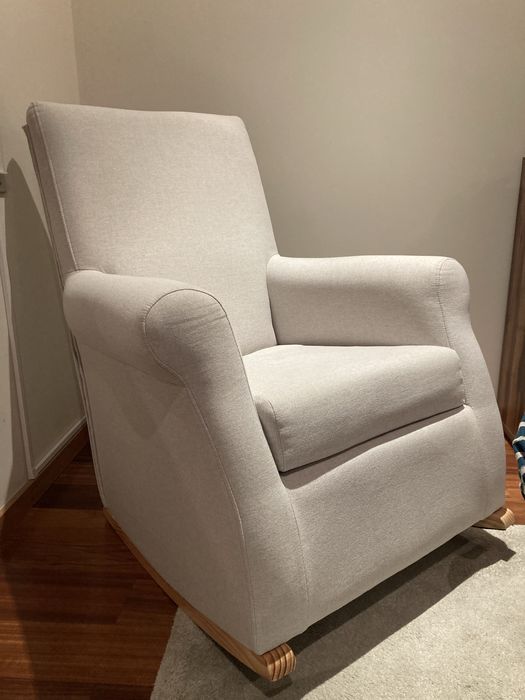 Cadeirão baloiço de amamentação