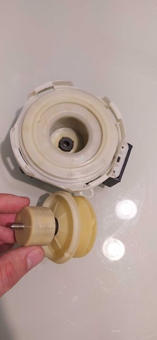 Pompa myjąca do zmywarki Whirlpool