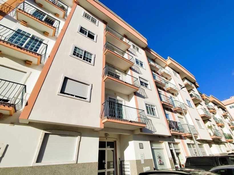 Apartamento T2 de 2010 com Garagem e Arrecadação - Cruz de Pau, Seixal — Amora, Setúbal