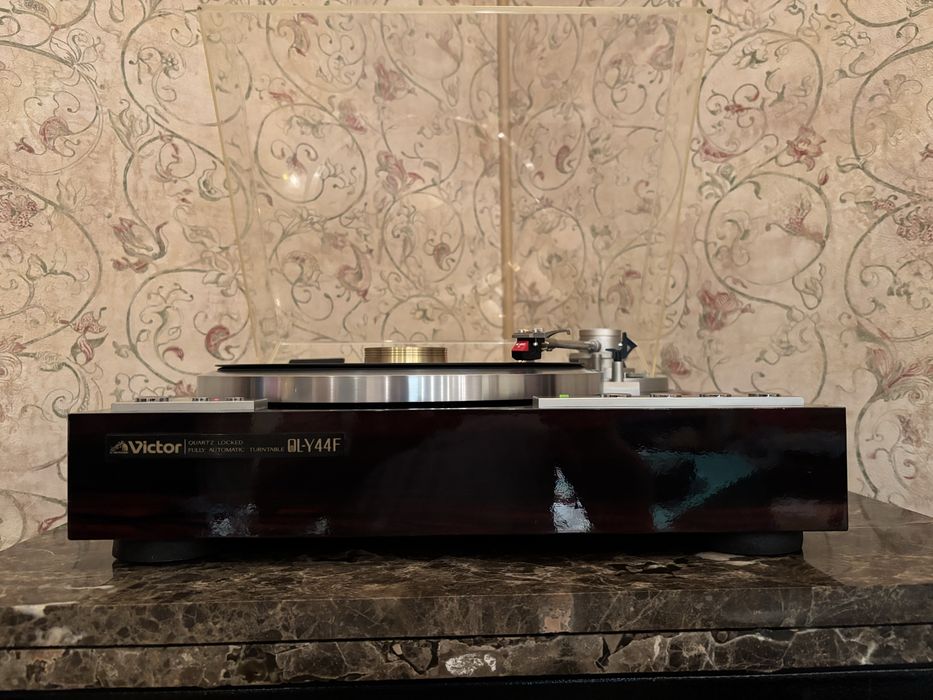 Програвач вінілу VictorQLY44