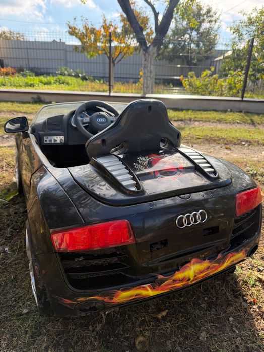Дитячий електро автомобіль Audi R8