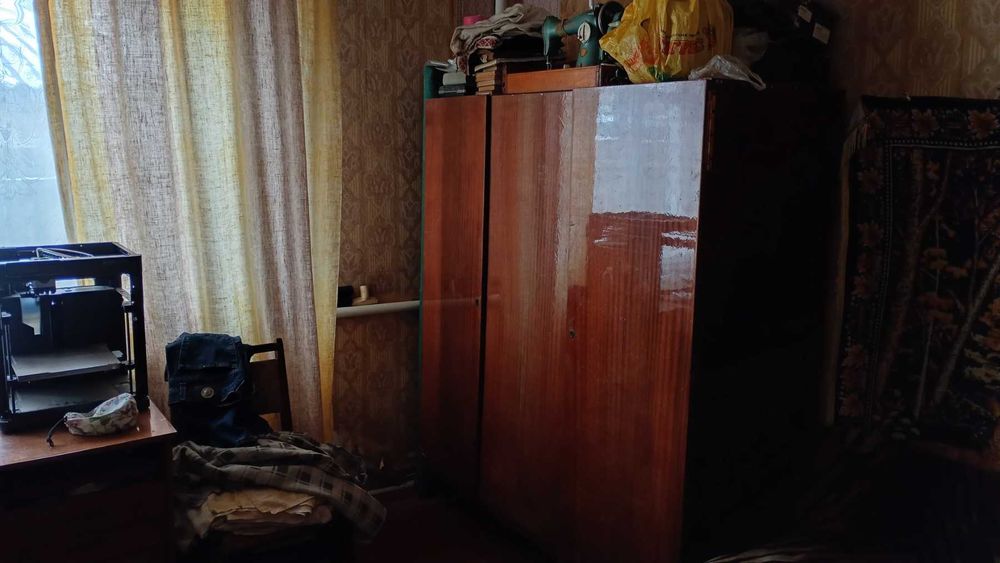 Великий цегляний будинок 1994 року в смт Гребінки