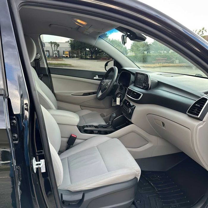 Hyundai Tucson SE      2019