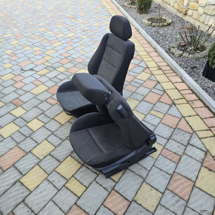 Сидіння з відкидною спинкою на салазках Opel Astra H
