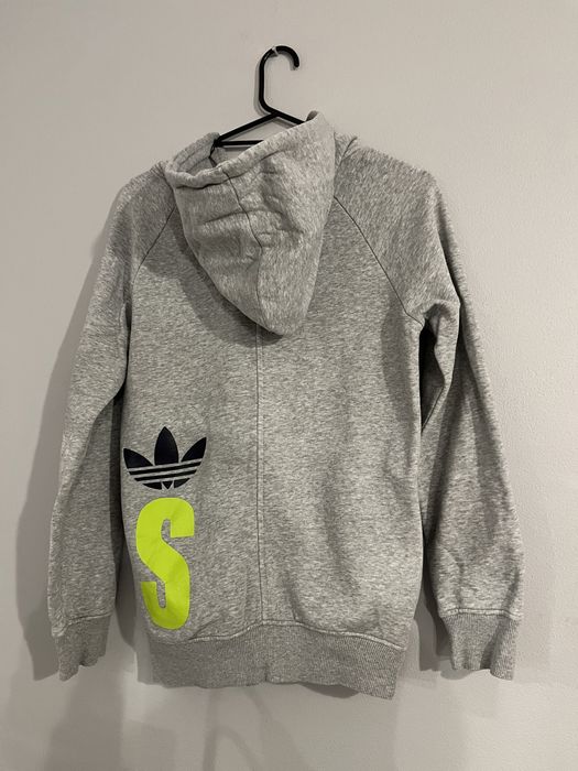 Bluza Adidas szara z neonowymi napisami