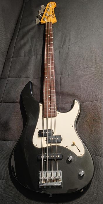 Gitara basowa Yamaha Attitude
