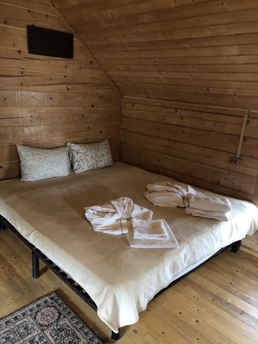 Будинок подобово з басейном, сауною та чан джакузі.