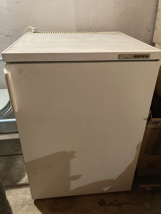 Продам морозильну камеру