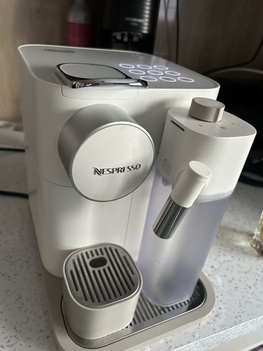 Ekspres DeLongi Nespresso E650.W
