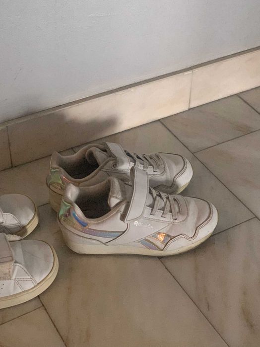 2X pares de sapatilhas Reebok e Adidas (Criança - Nº26 e Nº28)