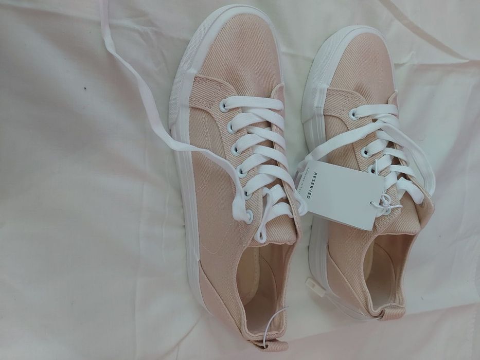 Продам нові жіночі кеди Reserved