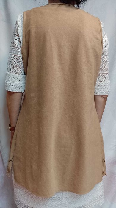 (38/40) (M/L) Beżowa kamizelka kowbojska z frędzlami