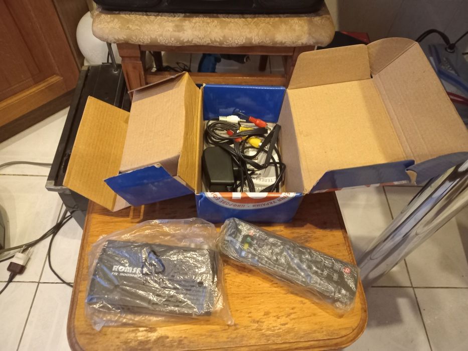 Тюнер цифровой Romsat