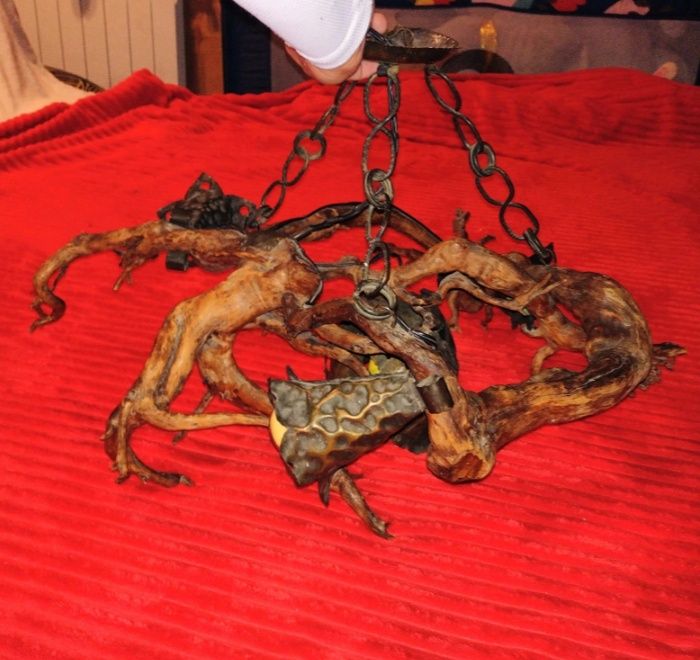 Lampa sufitowa z korzeni