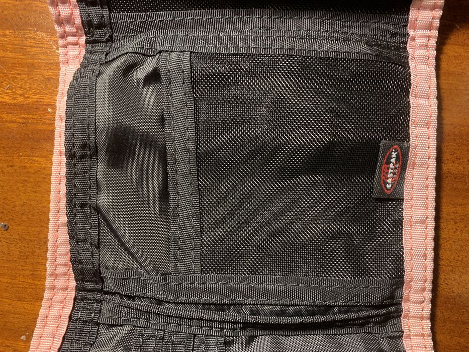 Carteira rosa Eastpak