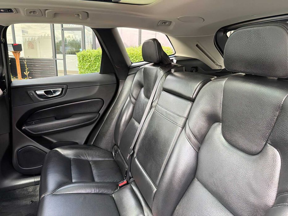 Volvo XC60 T5 Momentum      2020