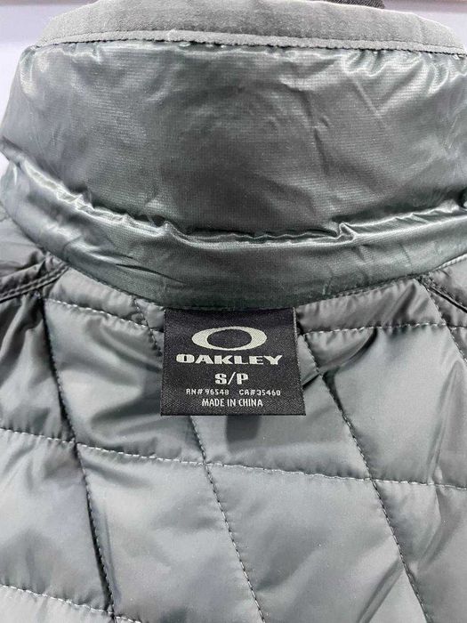 Мікропуховик чоловічий фірми Oakley Primaloft