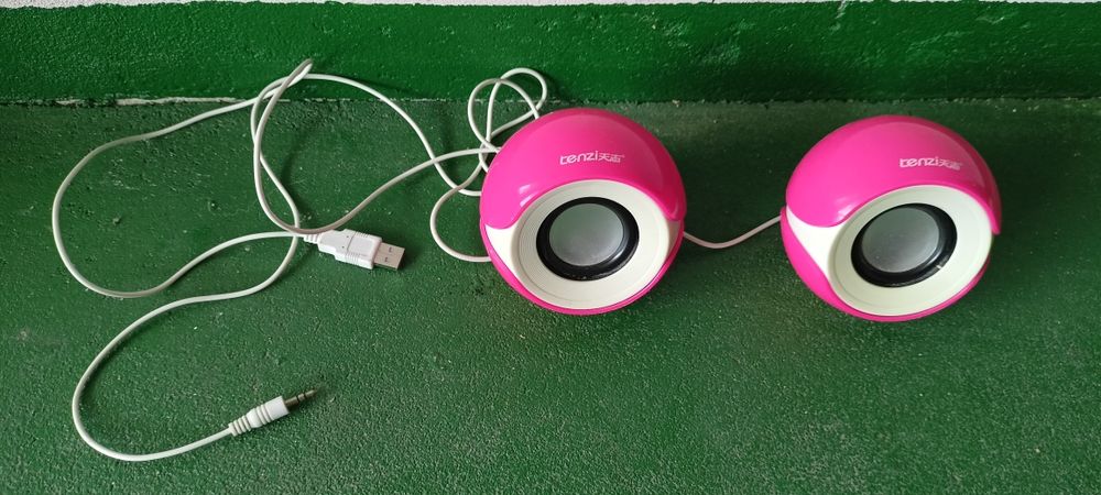 Głośniki różowe.