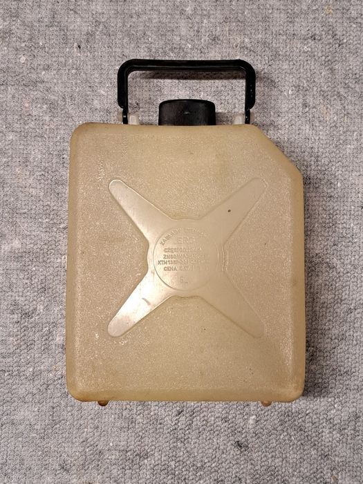 Stary plastikowy kanister 5L PRL – bańka na wodę  vintage