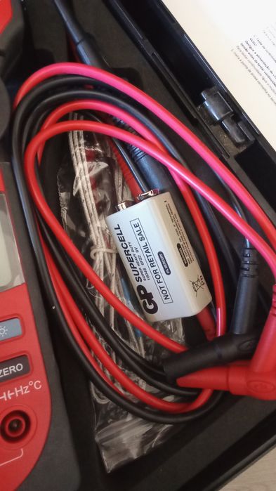 Vendo pinça amperimetrica UNI-T ainda tem o plástico no visor.