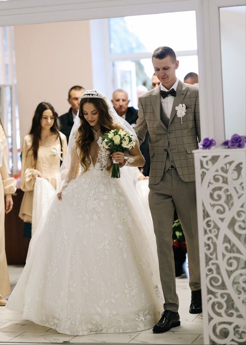 Шикарна весільна сукня