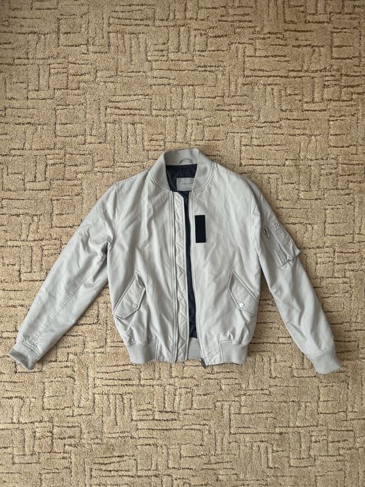 Чоловічий бомбер Zara