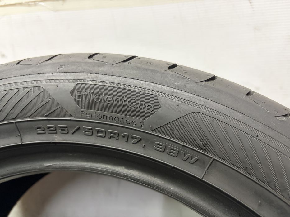 225/50/17 98W Goodyear Efficient Grip Performance 2