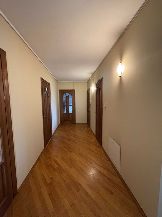 Продаж цегляного будинку на два входи в центральній частині міста.
