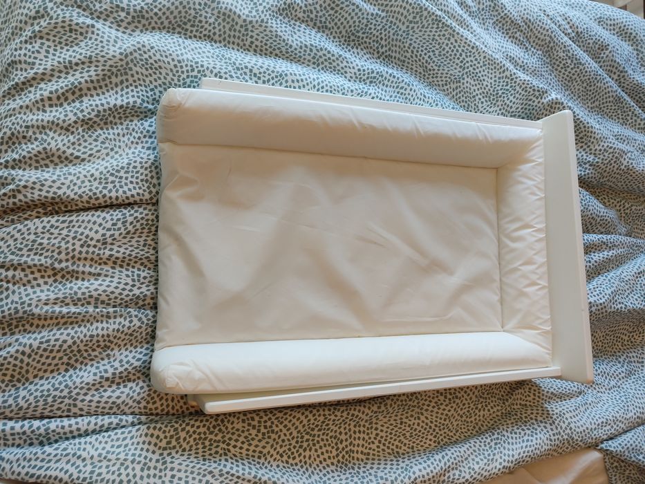 Muda fraldas para cómoda e berços