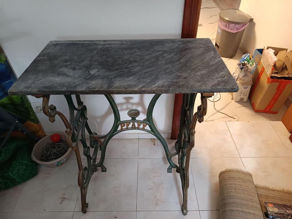 Mesa antiga de costura