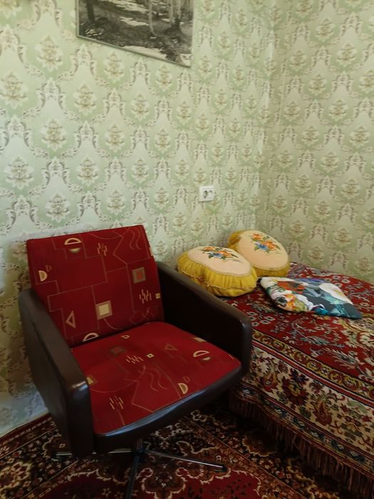 Кімната ,дівчина