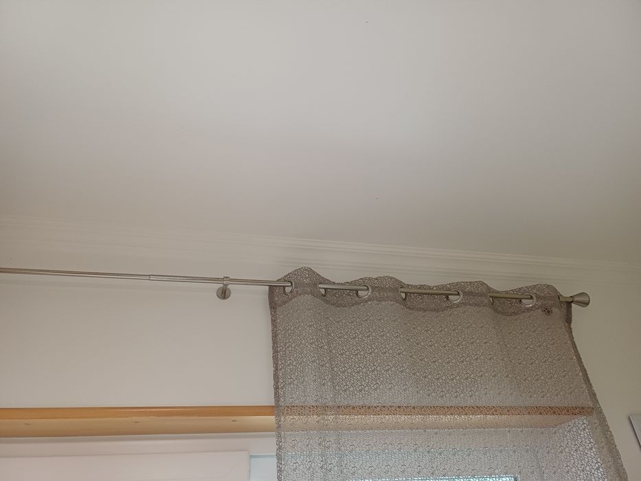 Varão para cortinado.