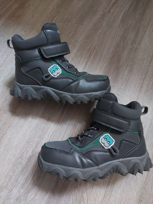Зимові ботинки на хлопчика!! Розмір 30-31, устілка 19 см..