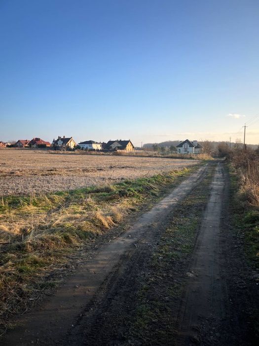 Продається земельна ділянка площею 10 сотих у с. Суховоля