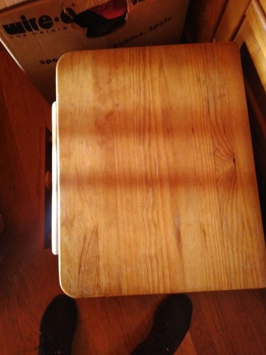 Mesa de cabeceira usada mas em estado razoável