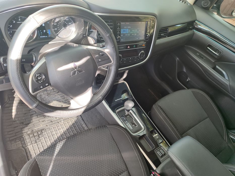 Митсубиси отлендер