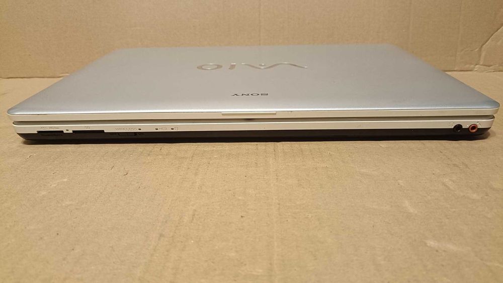 Laptop : SONY PCG-71211M i3 4GB 500HDD