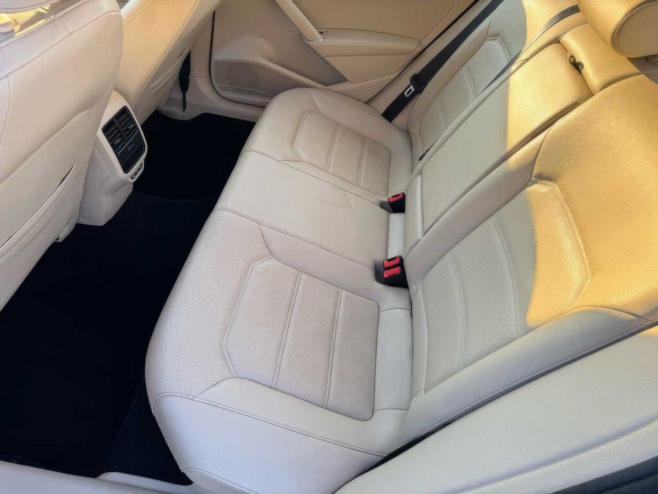 Volkswagen Passat SE R-Line      2019