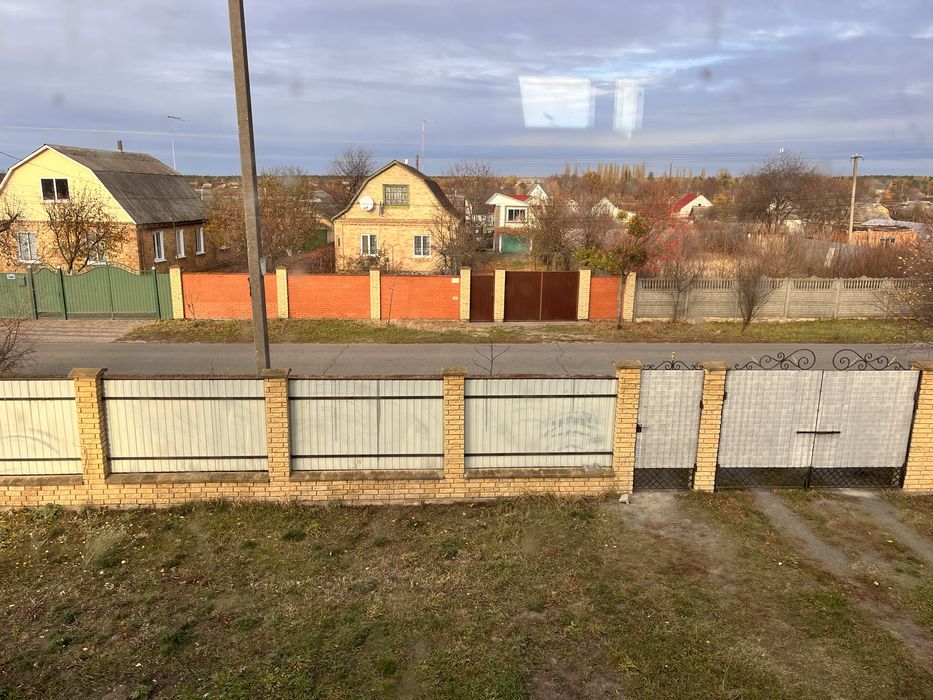 Продаж двох будинків за ціною одного