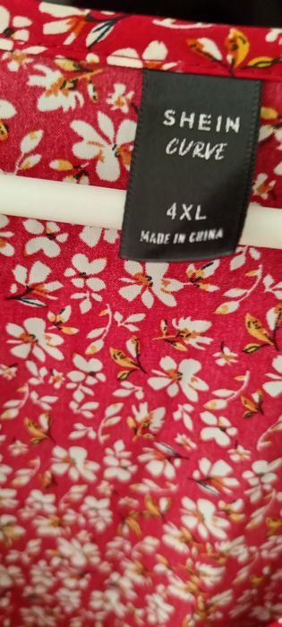 Яскрава гарна сукня