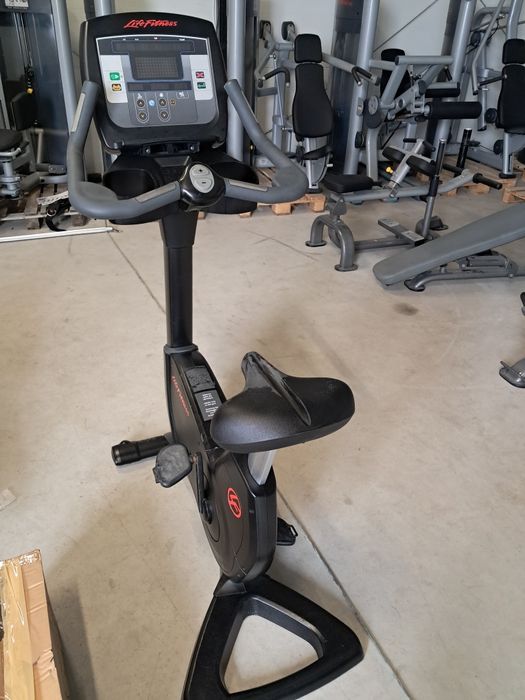 Odnowiony rowerek pionowy  life fitness  kolor  czarny