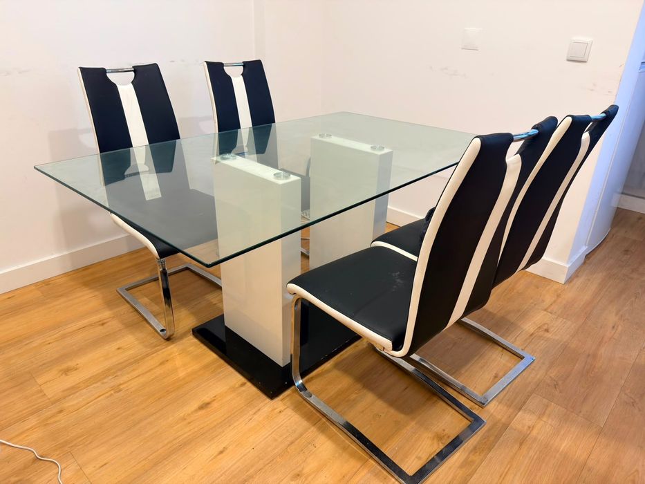 Mesa vidro com 4 cadeiras