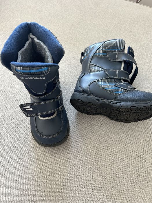 Calças, botas e luvas para a neve