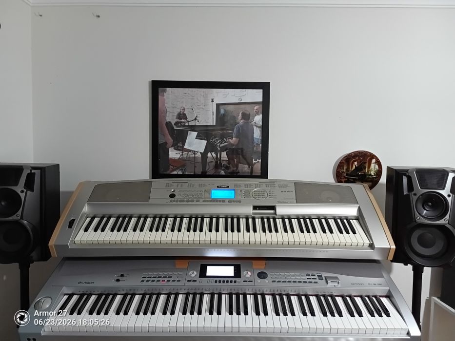 02 Teclados, 01 Órgão Bontempi Amplificador, Suporte 4 Teclados e Pedais Sustein